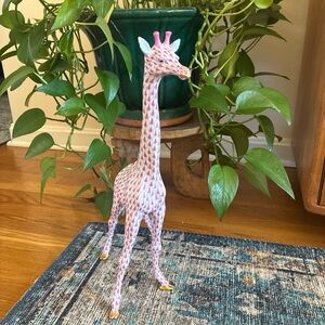 Herend large giraffe figurine raspberry fishnet 15357